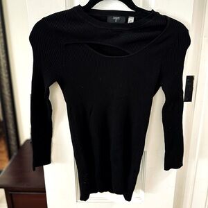 Tahari black knit long sleeve sweater